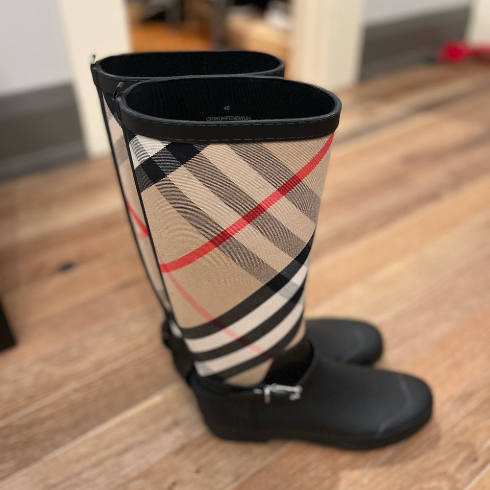 Mens Strap Detail House Check and Rubber Rain Boots sz 40 BRAND NEW Retail $550